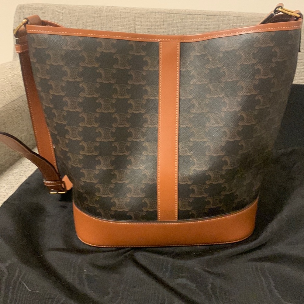 CELINE BUCKET BAG IN TRIOMPHE CANVAS AND CALFSKIN TAN